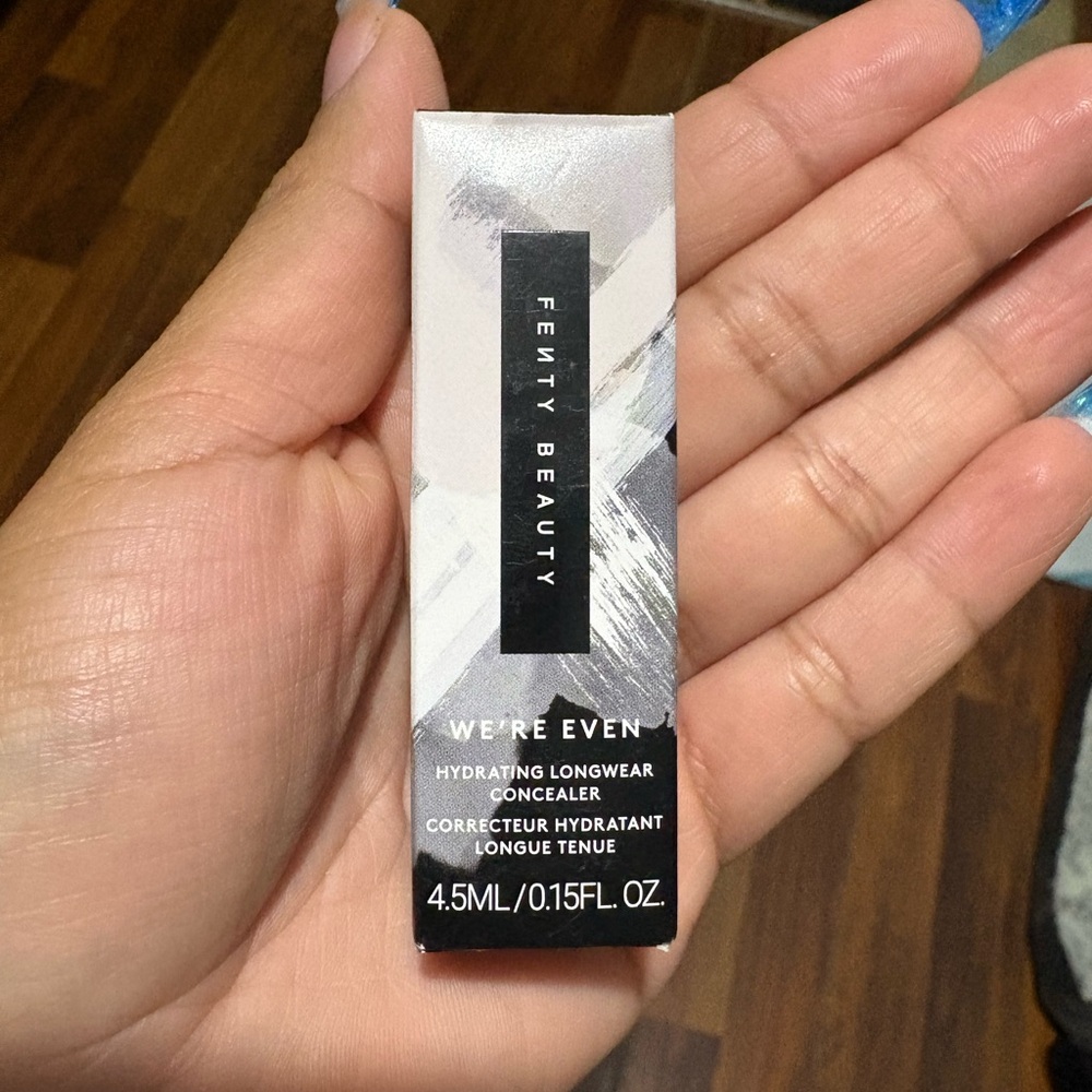 Fenty Beauty Hydrating Longwear Concealer 470W